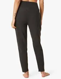 Beyond Yoga Everyday Pants in Darkest Night